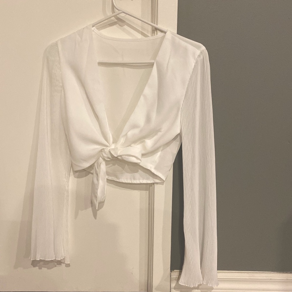 Solid knot front bell sleeve crop top